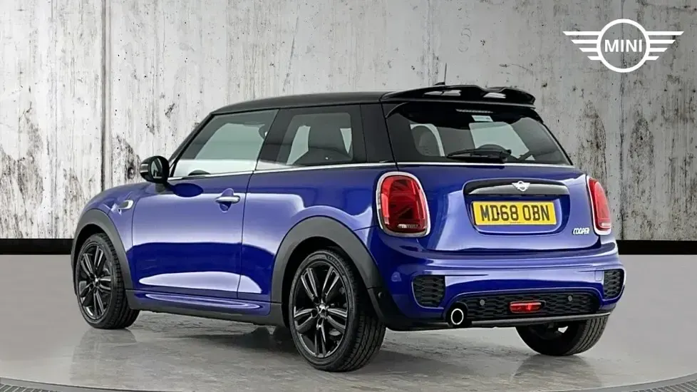 Used Mini Cooper Hatch 134 HP (98 kW) 2019 Blue Hatchback