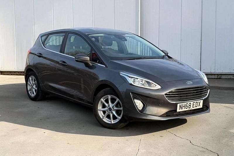 Used Ford Fiesta Zetec 70 HP (51 kW) 2019 Grey Hatchback
