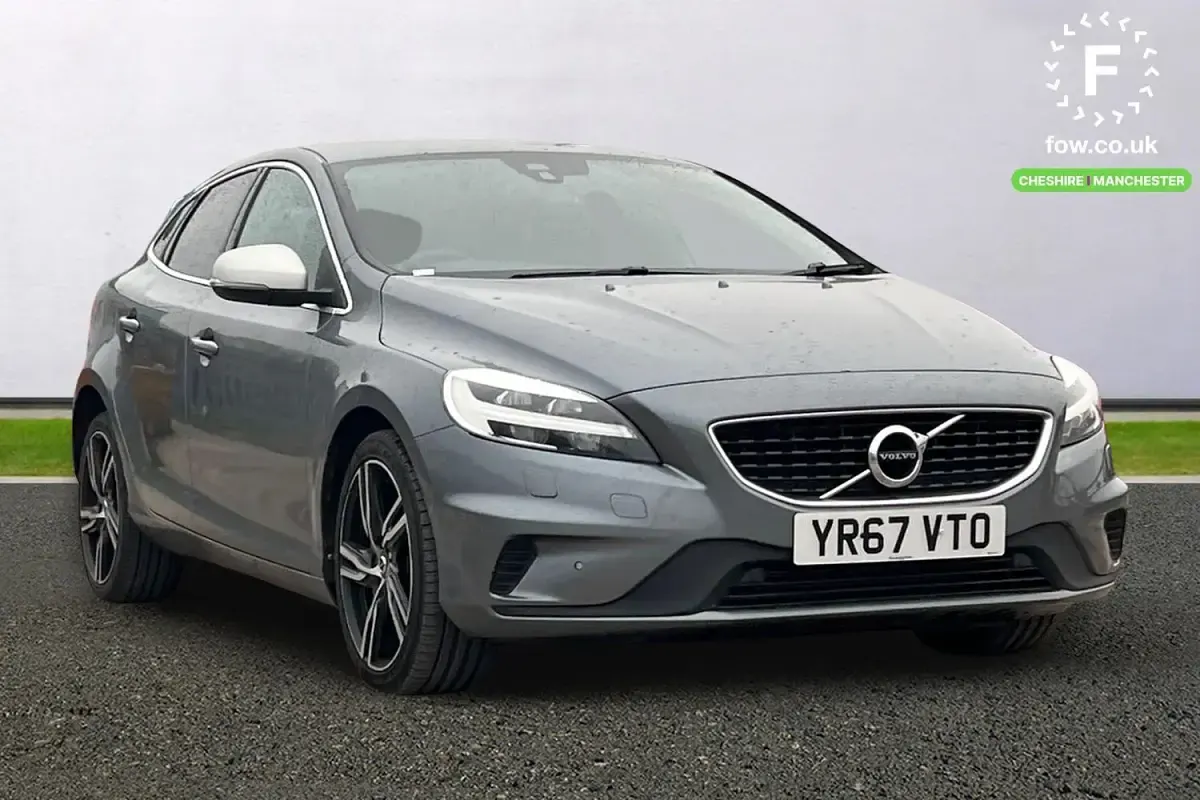Usado Volvo V40 R-Design Pro 122 HP (89 kW) 2017 Cinzento Citadino