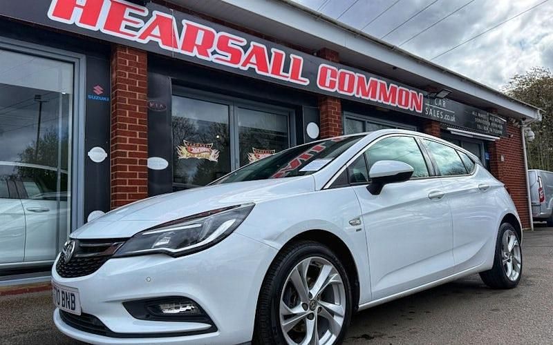Used Vauxhall Astra SRi 150 HP (110 kW) 2018 White Hatchback