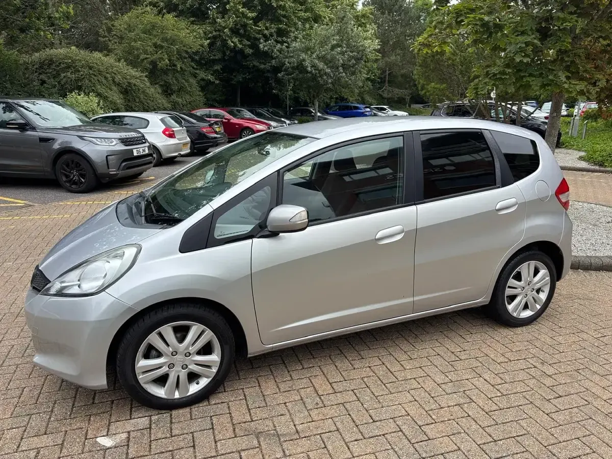 Used Honda Jazz ES 99 HP (72 kW) 2014 Silver Hatchback