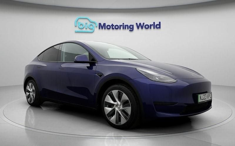 Begagnad Tesla Model Y RWD 250 kW (340 HK) 2023 Blå SUV