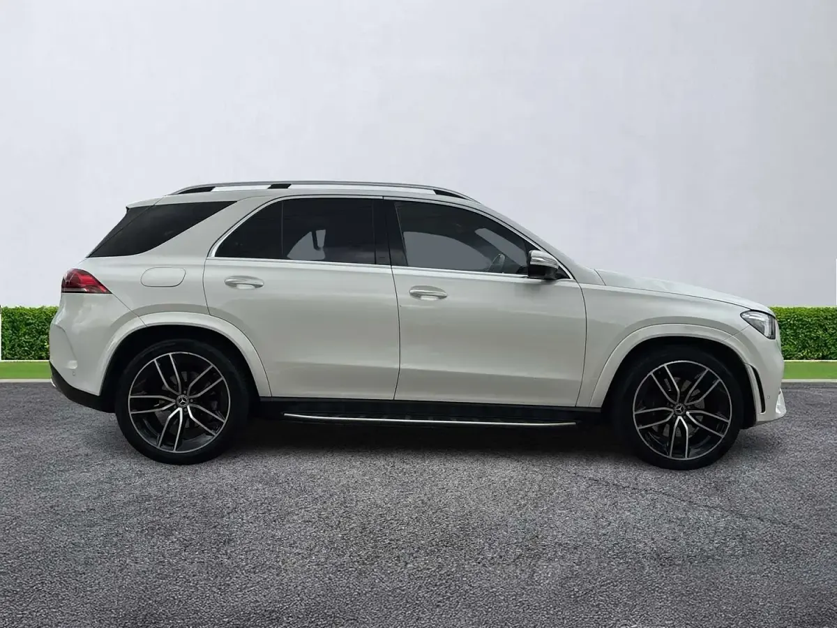 Used Mercedes GLE400 AMG line 2023 White Estate