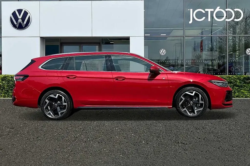 New VW Passat R-line 272 HP (200 kW) 2025 Red Estate