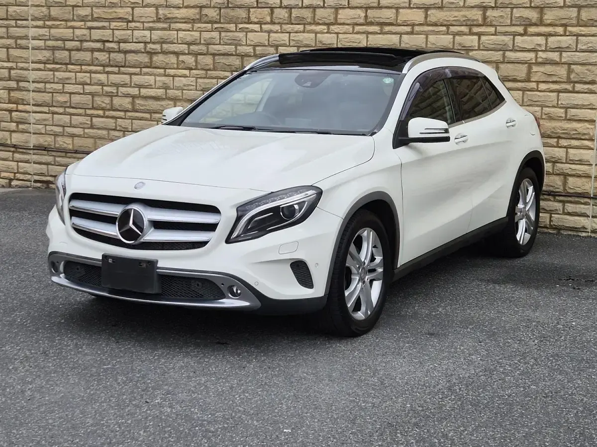 Used Mercedes GLA180 AMG line 122 HP (89 kW) 2015 White SUV