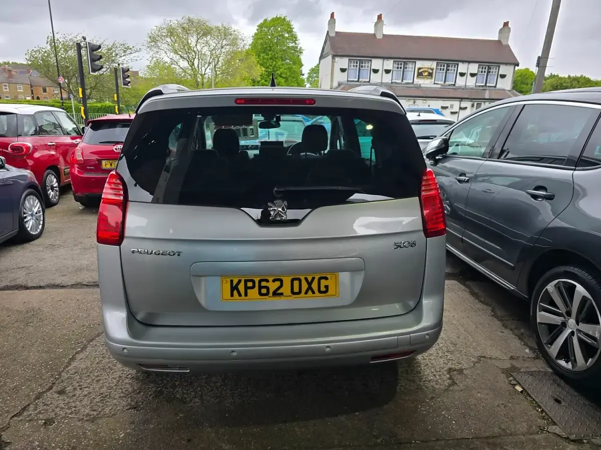 Used Peugeot 5008 Allure 112 HP (82 kW) 2012 Silver MPV