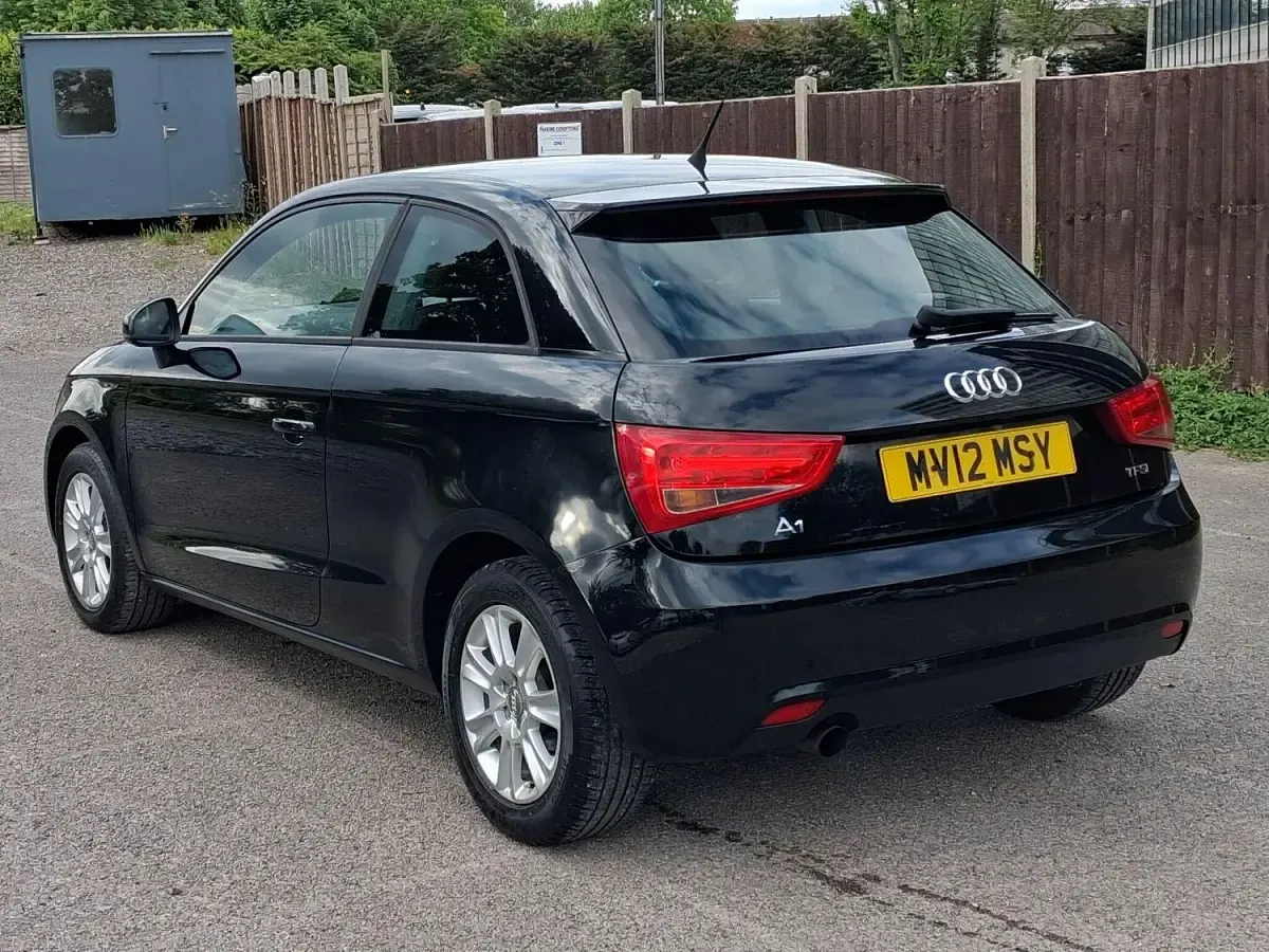 Used Audi A1 86 HP (63 kW) 2012 Black Hatchback