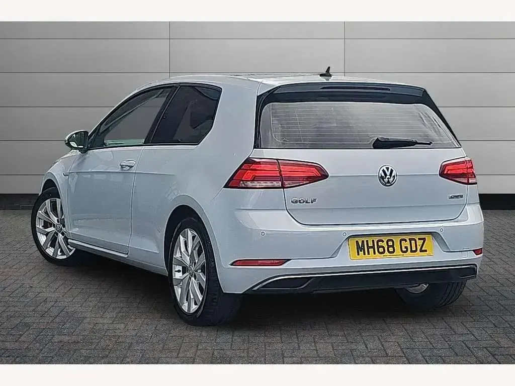 Used VW Golf VII SE 130 HP (95 kW) 2019 Silver Hatchback