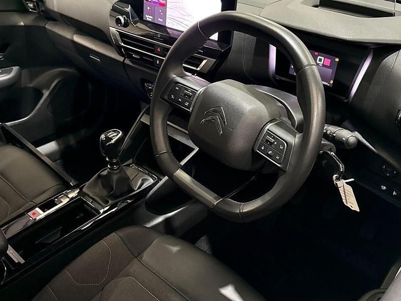 Używany Citroën C4 PureTech 2023 Niebieski SUV