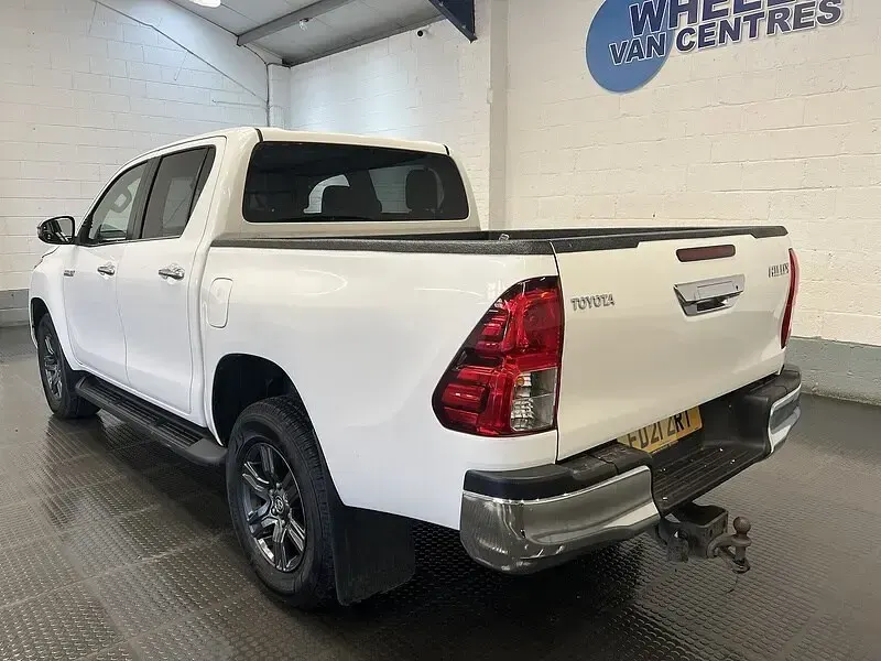 Used Toyota HiLux 150 HP (110 kW) 2021 White Pickup
