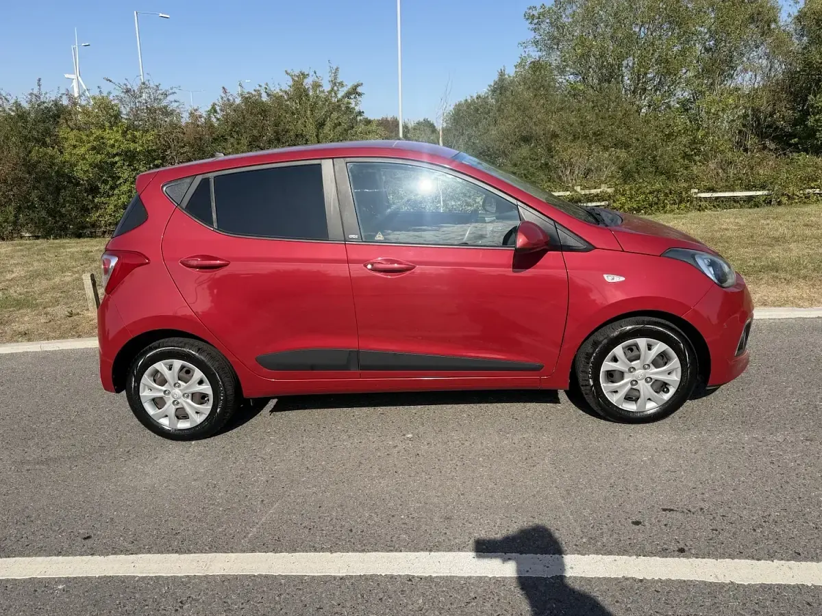 Used Hyundai i10 GO! 67 HP (49 kW) 2017 Red Hatchback