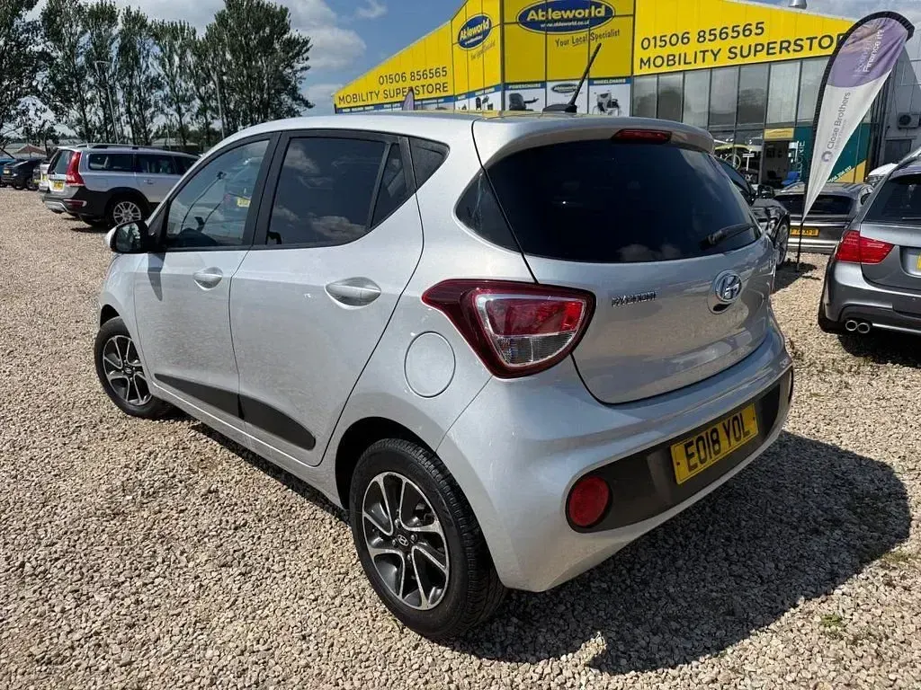 Gebraucht Hyundai i10 Premium 66 PS (48 kW) 2018 Grau Kleinwagen