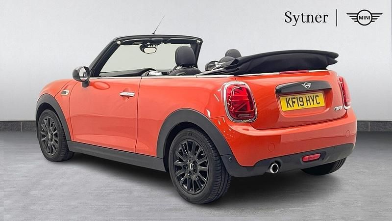 Used Mini Cooper Classic 136 HP (100 kW) 2019 Orange Hatchback