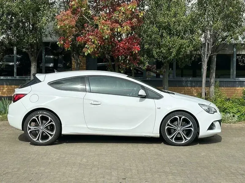 Used Vauxhall Astra GTC Edition 2015 White Hatchback