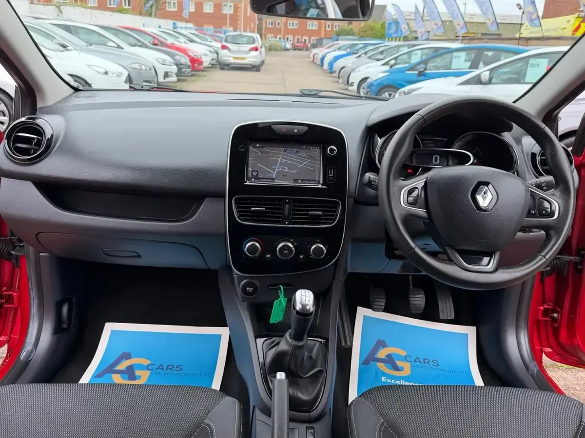 Used Renault Clio Dynamique 75 HP (55 kW) 2018 Red Hatchback