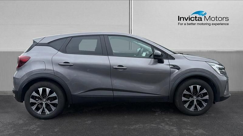 Used Renault Captur Evolution 143 HP (105 kW) 2023 Oyster grey SUV