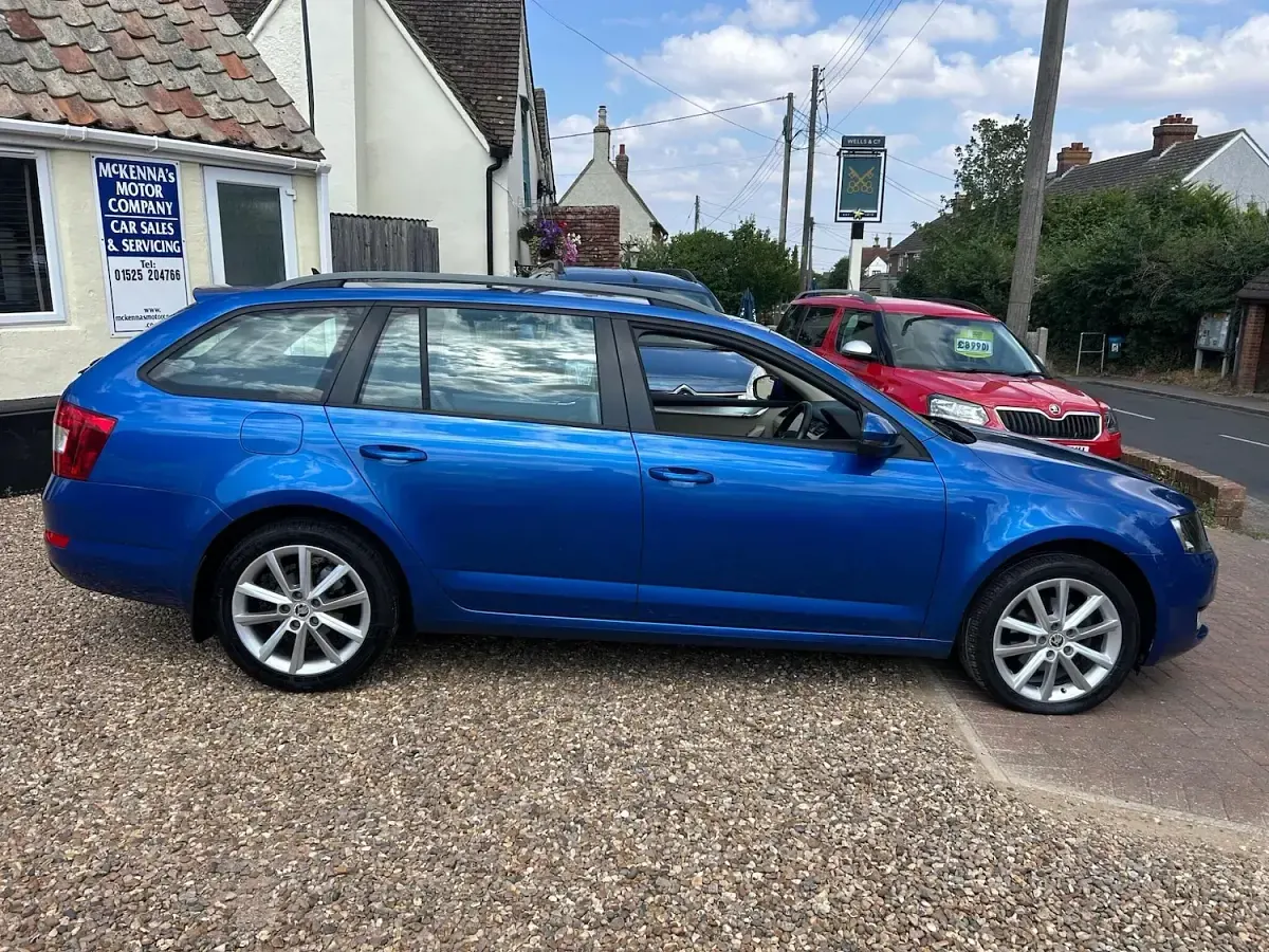 Used Skoda Octavia Elegance 140 HP (102 kW) 2014 Blue Estate