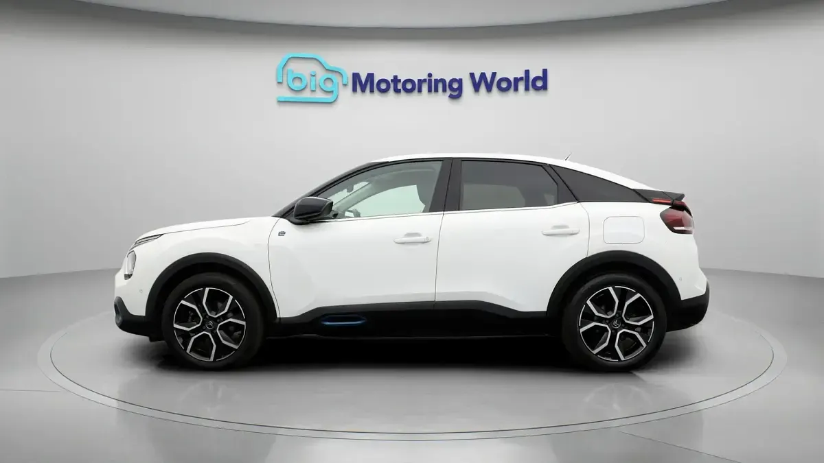 Used Citroën e-C4 Shine 100 kW (136 HP) 2021 White Hatchback