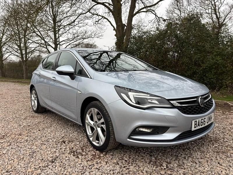 Used Vauxhall Astra SRi 100 HP (73 kW) 2017 Silver Hatchback