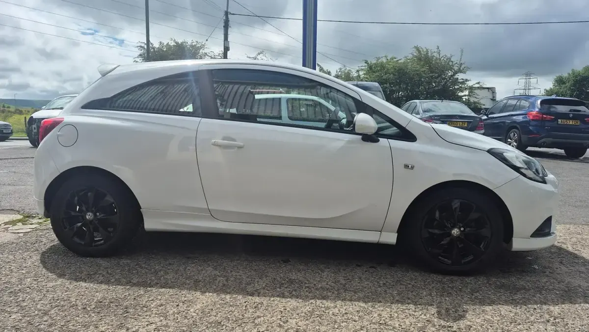 Used Vauxhall Corsa 2017 White Hatchback