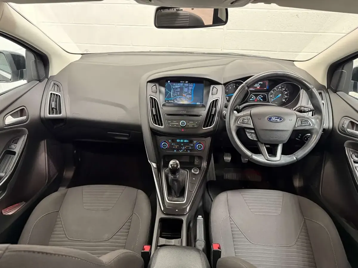 Käytetty Ford Focus Titanium 100 HP (73 kW) 2018 Musta Viistoperä