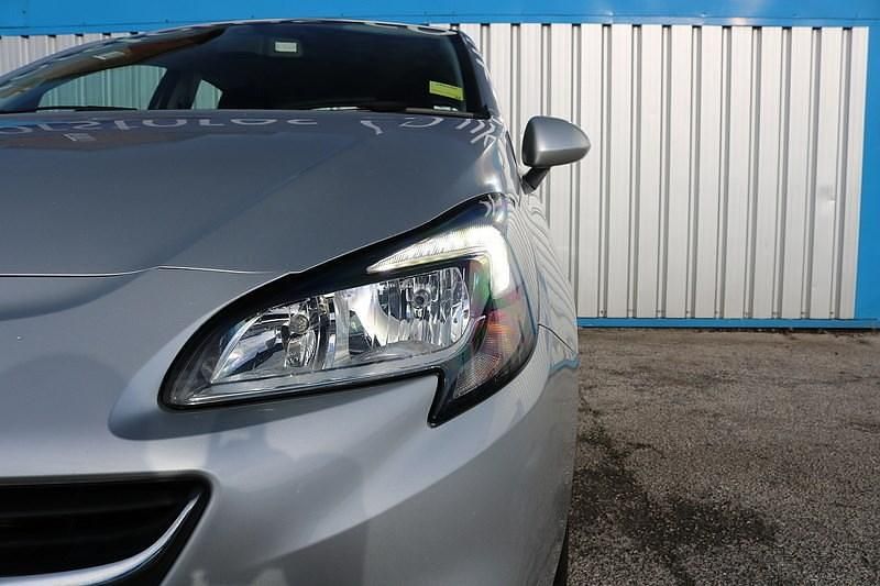 Used Vauxhall Corsa Design Edition 90 HP (66 kW) 2018 Silver Hatchback