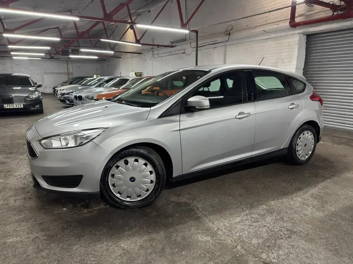 Used Ford Focus Style 105 HP (77 kW) 2017 Silver Hatchback