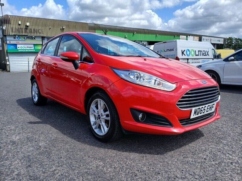 Red Used 2015 Ford Fiesta Zetec Hatchback | £4,295 (Good price) - Image 1/4