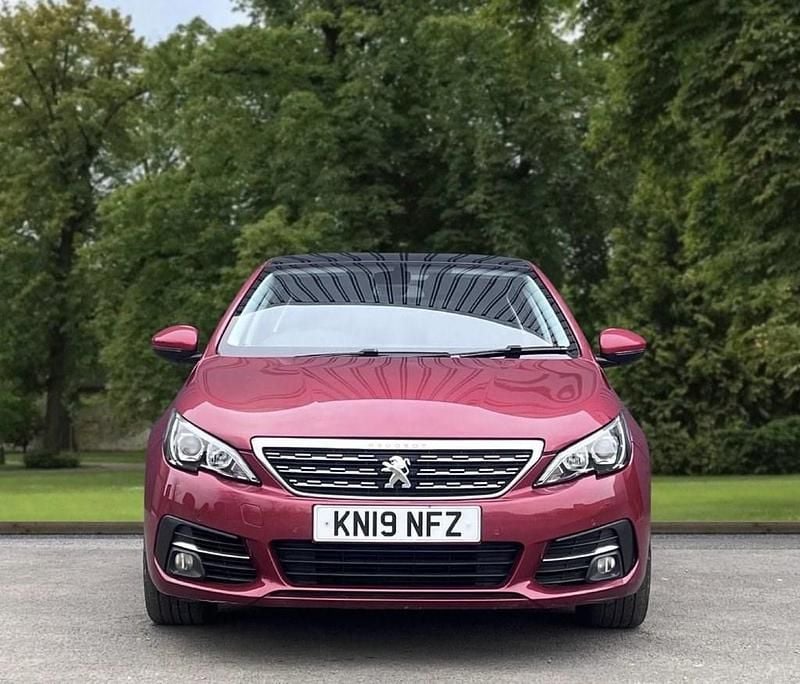 Used Peugeot 308 Allure 130 HP (95 kW) 2019 Red Hatchback