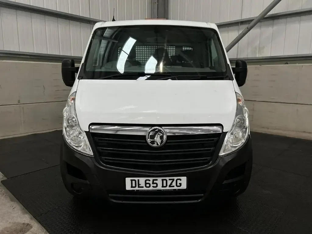 Used Vauxhall Movano 125 HP (91 kW) 2015 White MPV