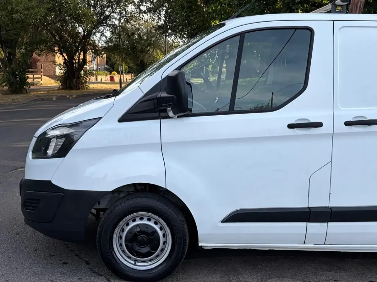 Used Ford Transit Custom 105 HP (77 kW) 2018 White Van