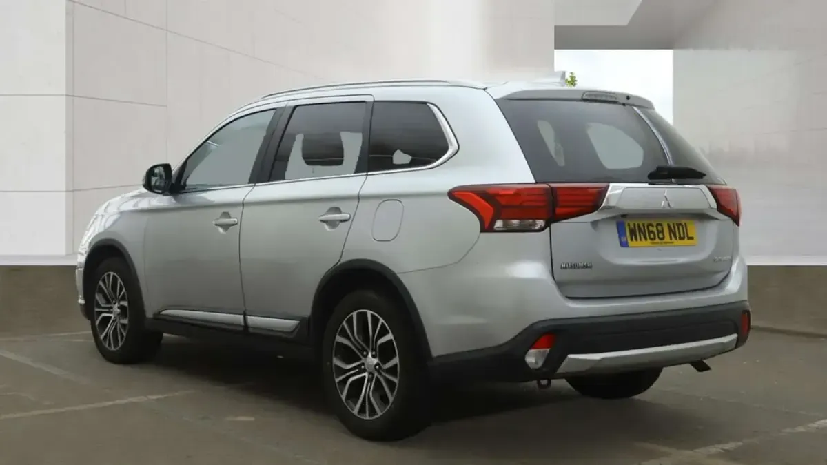 Used Mitsubishi Outlander 150 HP (110 kW) 2018 Silver SUV