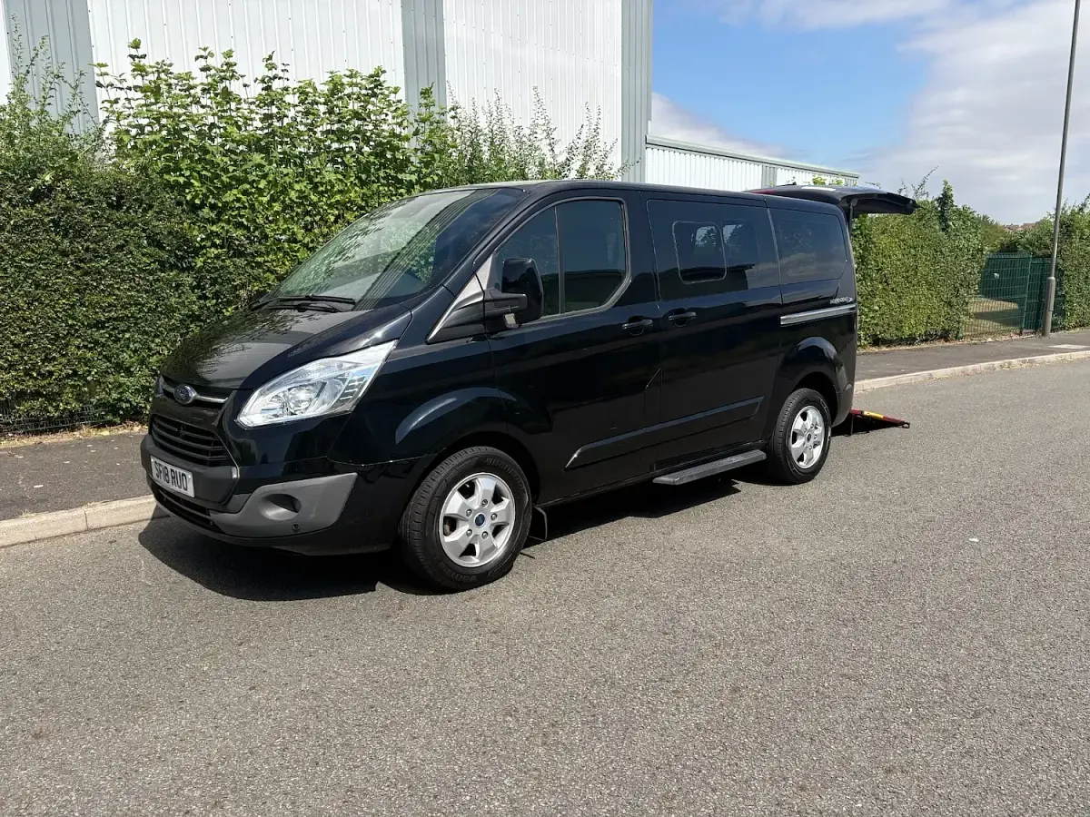 Used Ford Tourneo Custom Titanium 130 HP (95 kW) 2018 Black Van