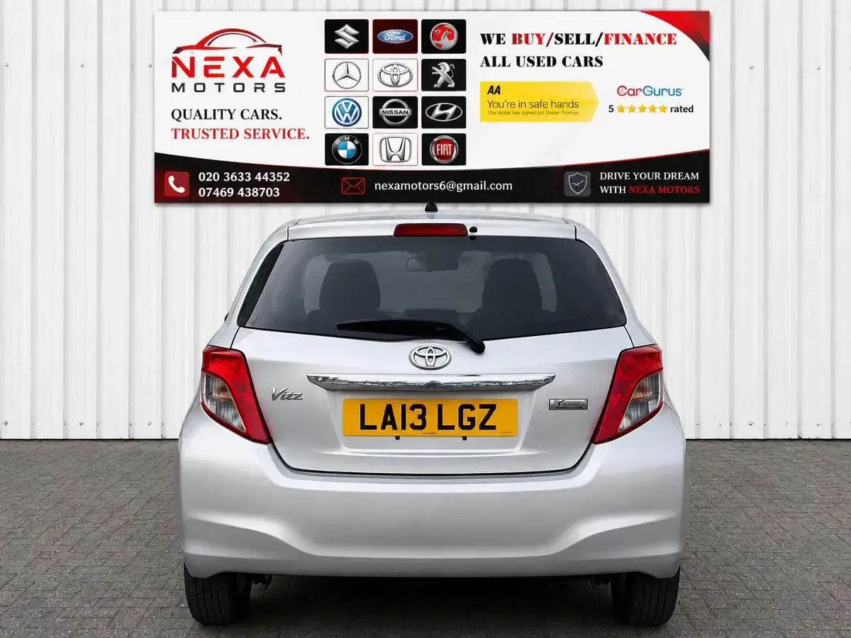 Used Toyota Yaris Multidrive S 99 HP (72 kW) 2013 Silver Hatchback
