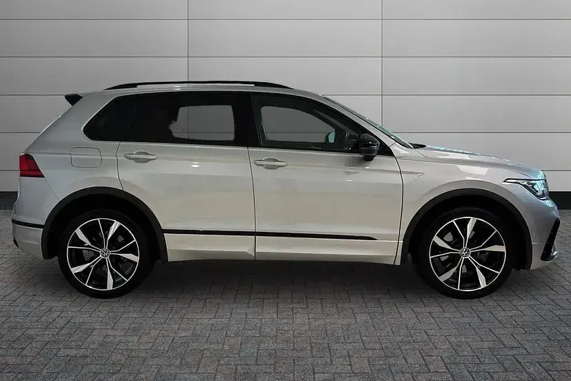Used VW Tiguan R-line 242 HP (177 kW) 2023 Reflex silver SUV