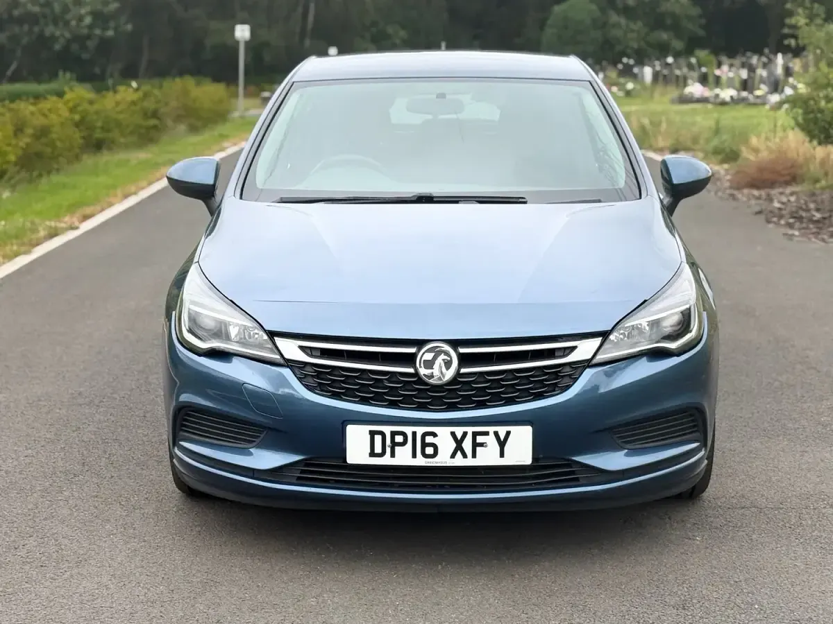 Used Vauxhall Astra 110 HP (80 kW) 2016 Blue Hatchback