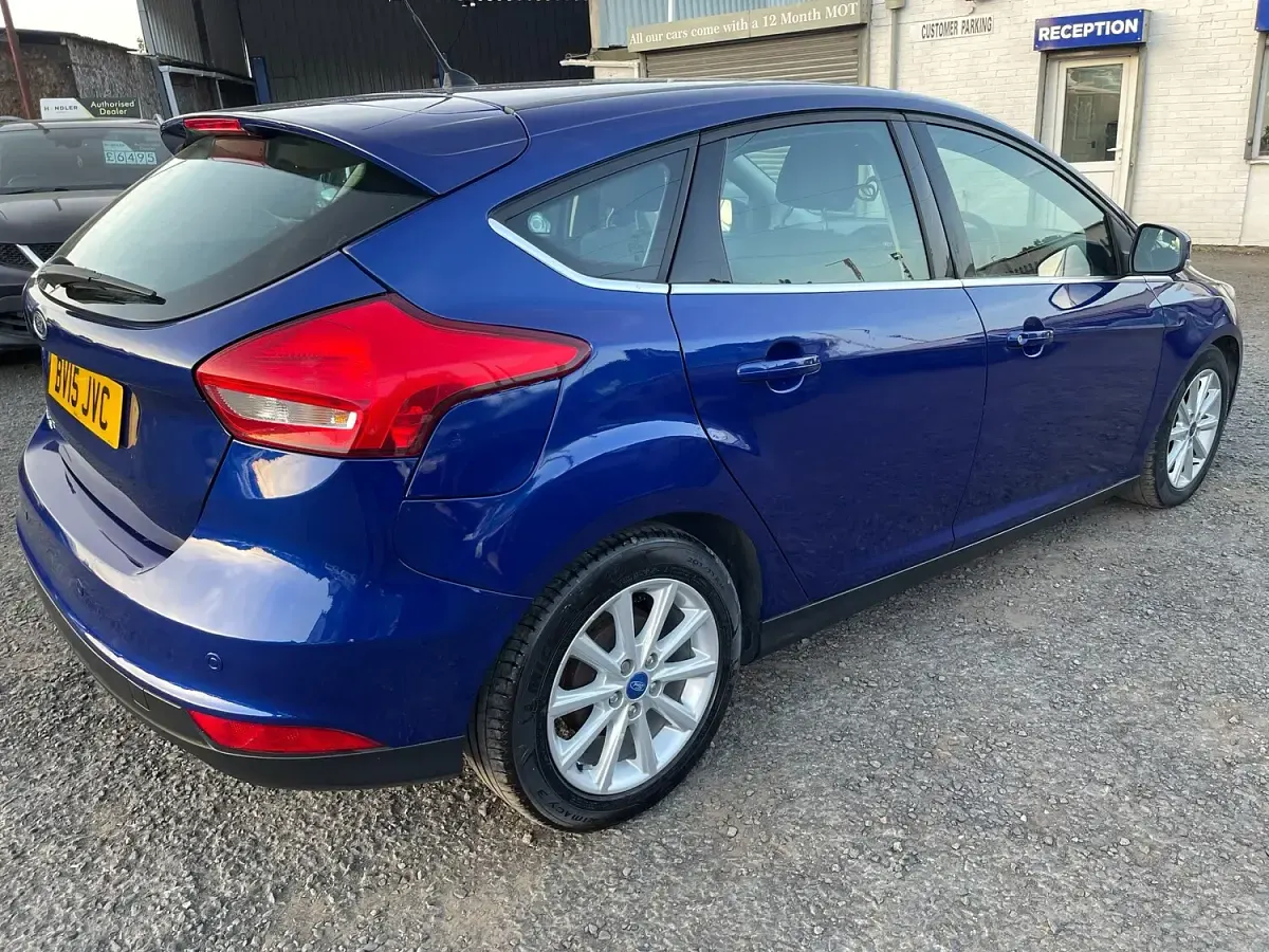 Used Ford Focus Titanium 125 HP (91 kW) 2015 Blue Hatchback