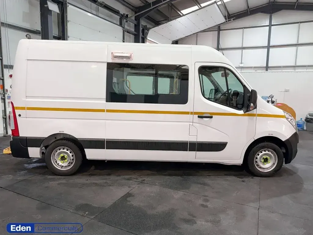 Begagnad Vauxhall Movano 130 HK (95 kW) 2019 Vit Minibuss