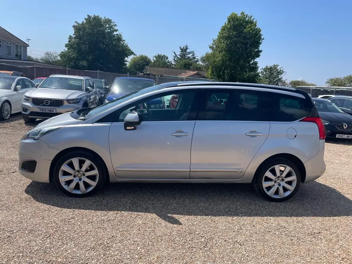 Used Peugeot 5008 Allure 115 HP (84 kW) 2014 Silver MPV
