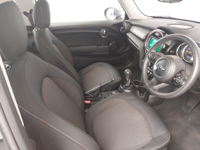 Used Mini Cooper Hatch 136 HP (100 kW) 2018 Orange Hatchback