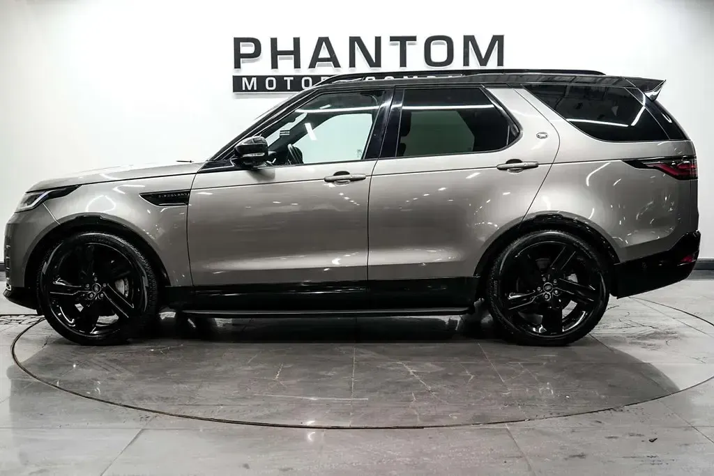 Usado Land Rover Discovery 5 SE Dynamic 300 HP (220 kW) 2022 Prateado SUV