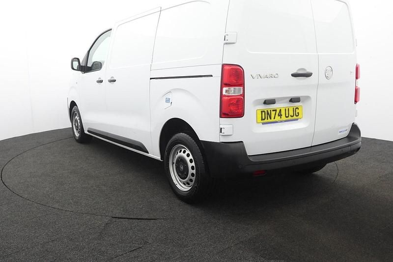 Used Vauxhall Vivaro 120 HP (88 kW) 2024 White MPV