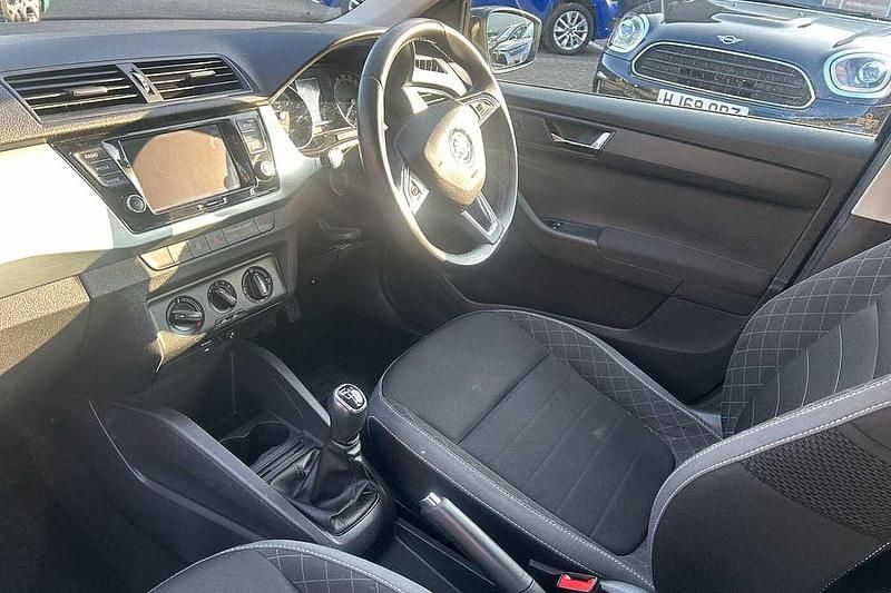 Used Skoda Fabia Colour Edition 94 HP (69 kW) 2019 Race blue metallic Hatchback