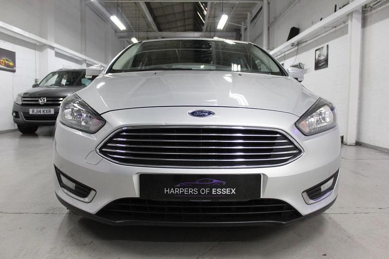 Used Ford Focus Titanium 125 HP (91 kW) 2016 Silver Hatchback