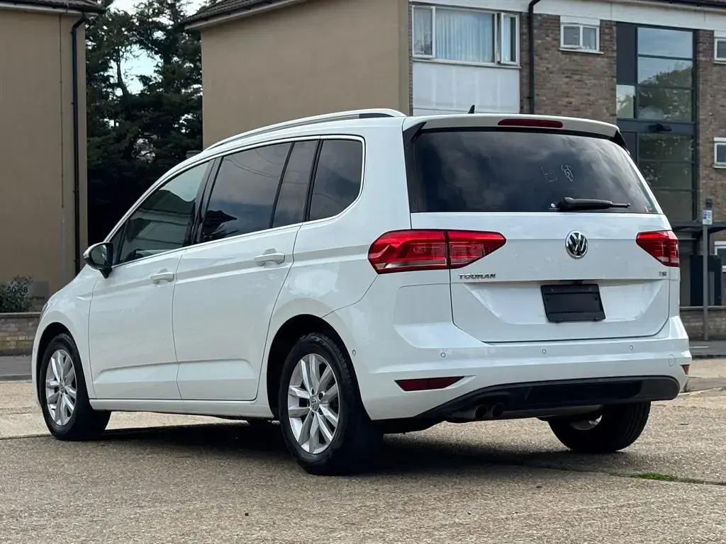Used VW Touran Comfortline 150 HP (110 kW) 2017 White MPV