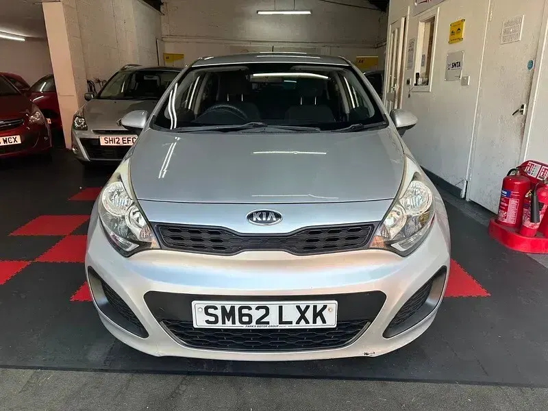 Used Kia Rio 84 HP (61 kW) 2013 Silver Hatchback