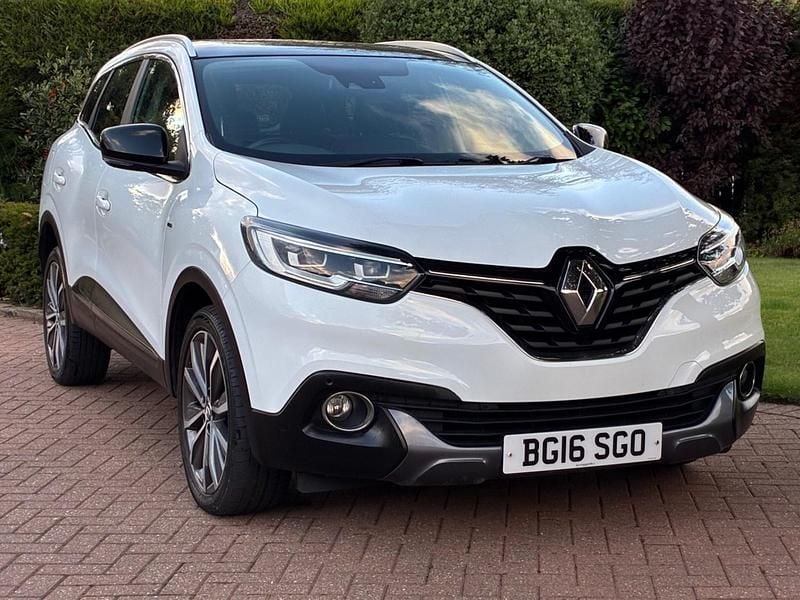White Used 2016 Renault Kadjar Signature SUV | £7,945 (Fair price) - Image 1/4