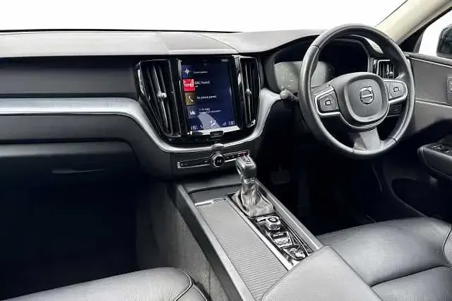 Used Volvo XC60 Momentum 188 HP (138 kW) 2019 Black SUV