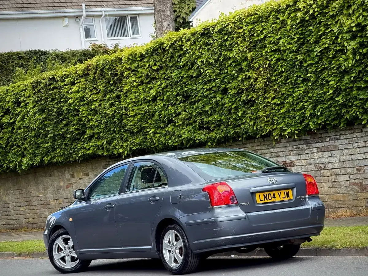 Usado Toyota Avensis T3 2004 Prateado Citadino