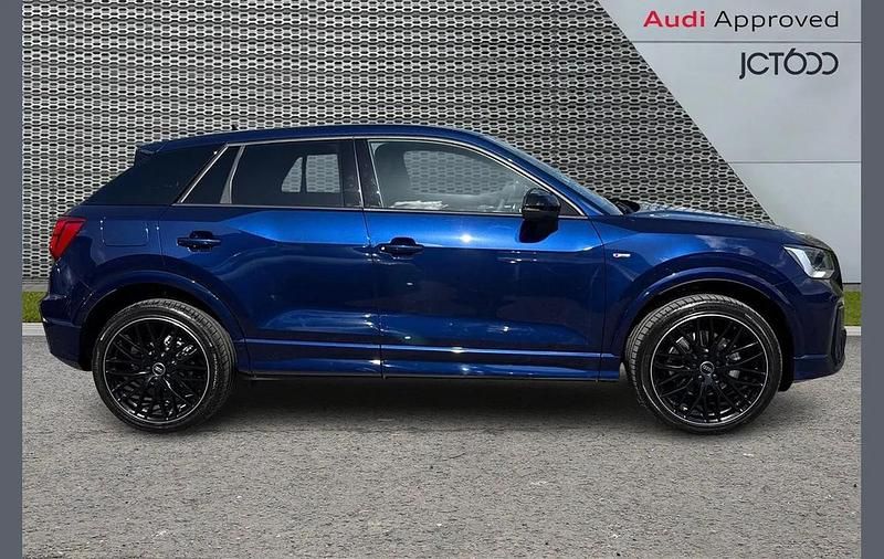 Used Audi Q2 Black Edition 147 HP (108 kW) 2026 Blue SUV